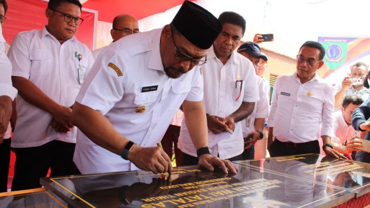 Gubernur Resmikan Sejumlah Proyek di SBT