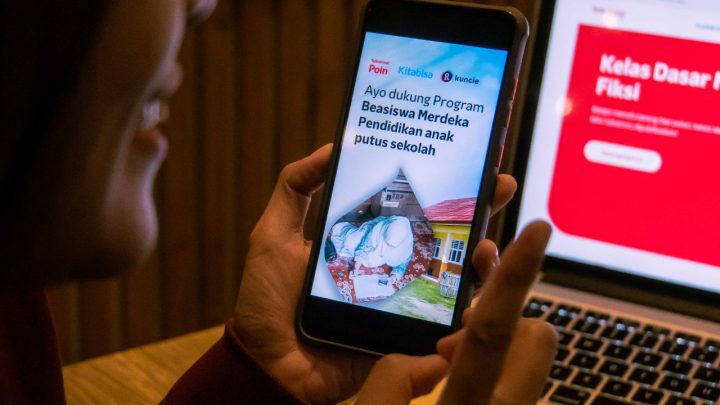Telkomsel Poin Gelar Donasi Digital Pendidikan, Ajak Ratusan Pelajar Indonesia Lanjutkan Sekolah