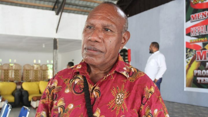 Tokoh Adat Papua Herman Yoku “Gugat” Legalitas Dewan Adat yang Kukuhkan Lukas Enembe Sebagai Kepala Suku Besar Papua