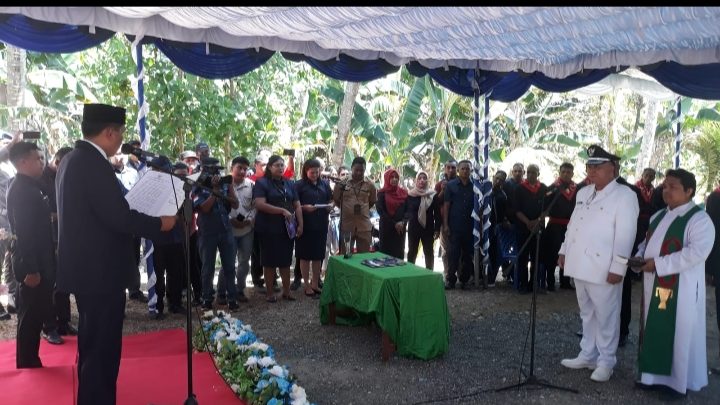 Penjabat Wali kota Ambon Lantik Tisera Jadi Raja Defenitif di Urimessing