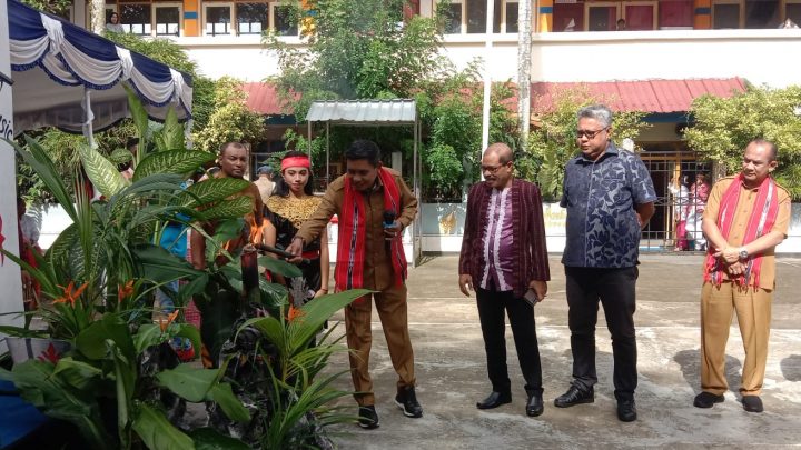 Wattimena Hadiri Pengelaran Seni SMPN 6 Ambon