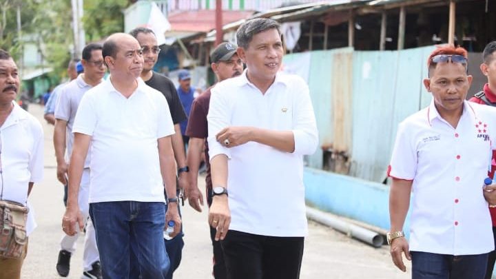 Tinjau pasar Wayame, Wattimena Janji Lakukan Kajian Perbaikan