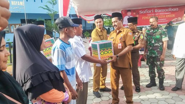 Safari Ramadan Pemkot bagi sembako dan takjil