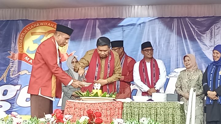 MTs Negeri Ambon Rayakan HUT ke 32