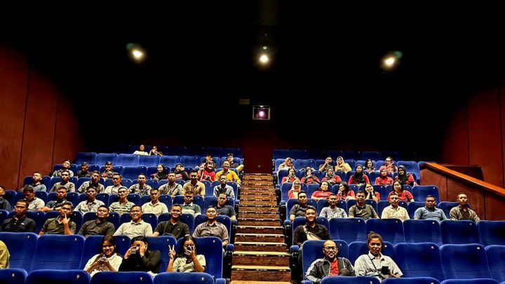 Keluarga Besar Lanud Pattimura Ambon Nonton Bareng di Ambon City Center XXI