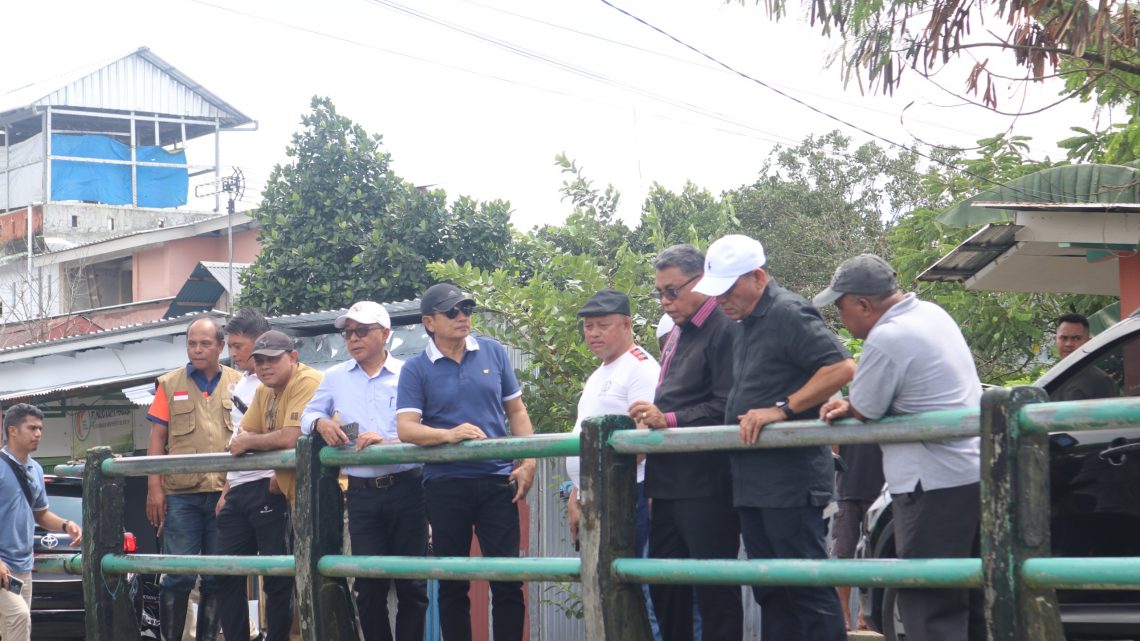 Sejumlah Pimpinan Daerah Pantau Lokasi Banjir Waiheru