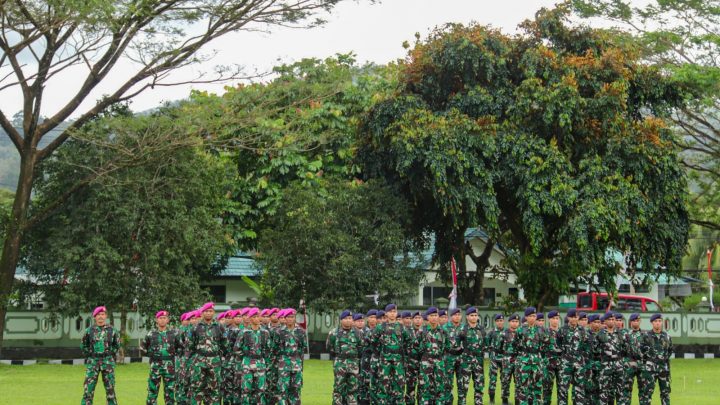 Danlantamal IX Kerahkan Prajuritnya Apel Gelar Pasukan Hubungan TNI-POLRI
