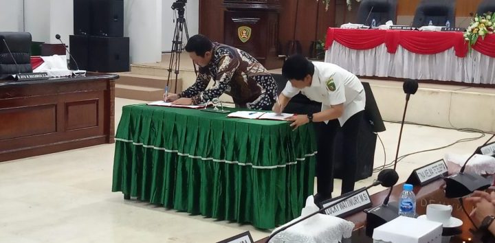 DPRD Maluku- Pemprov Teken Nota KUPA