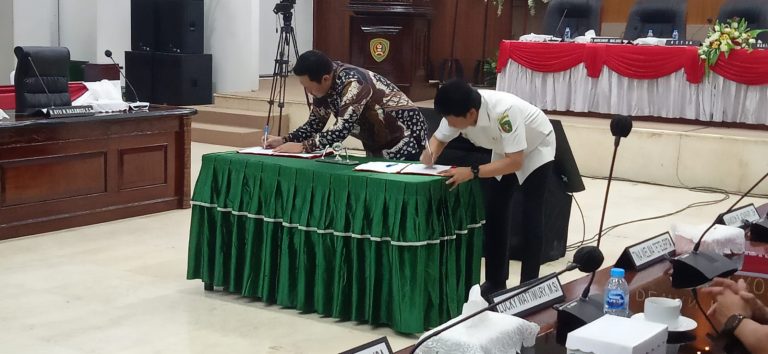 DPRD Maluku- Pemprov Teken Nota KUPA