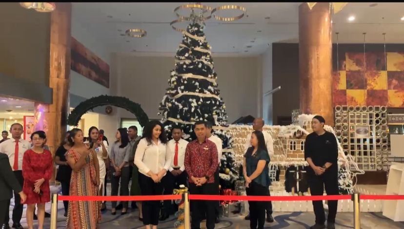 Swiss-Belhotel Ambon Sambut Sukacita Natal dengan Christmas Tree Lighting