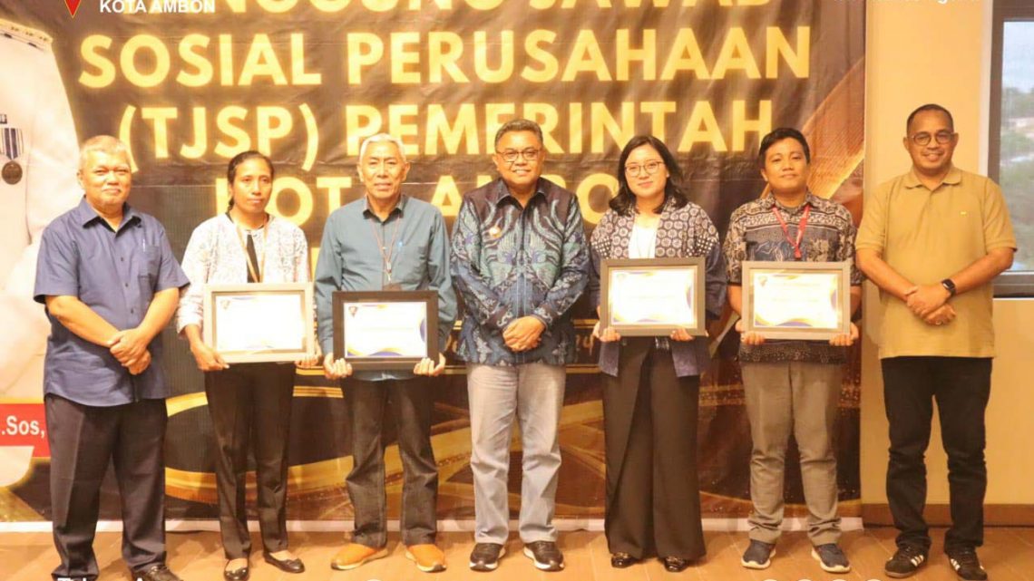 Bantu Pemkot Ambon melalui  TJSP, Pj Walkot Berikan Penghargaan