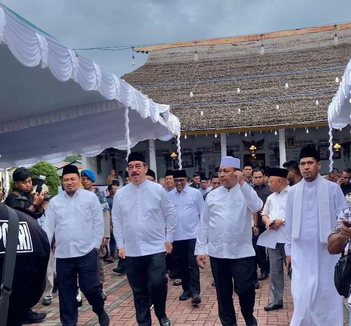 Gubernur Borong Sembako di Pasar Murah, Untuk Bagikan Ke Masyarakat