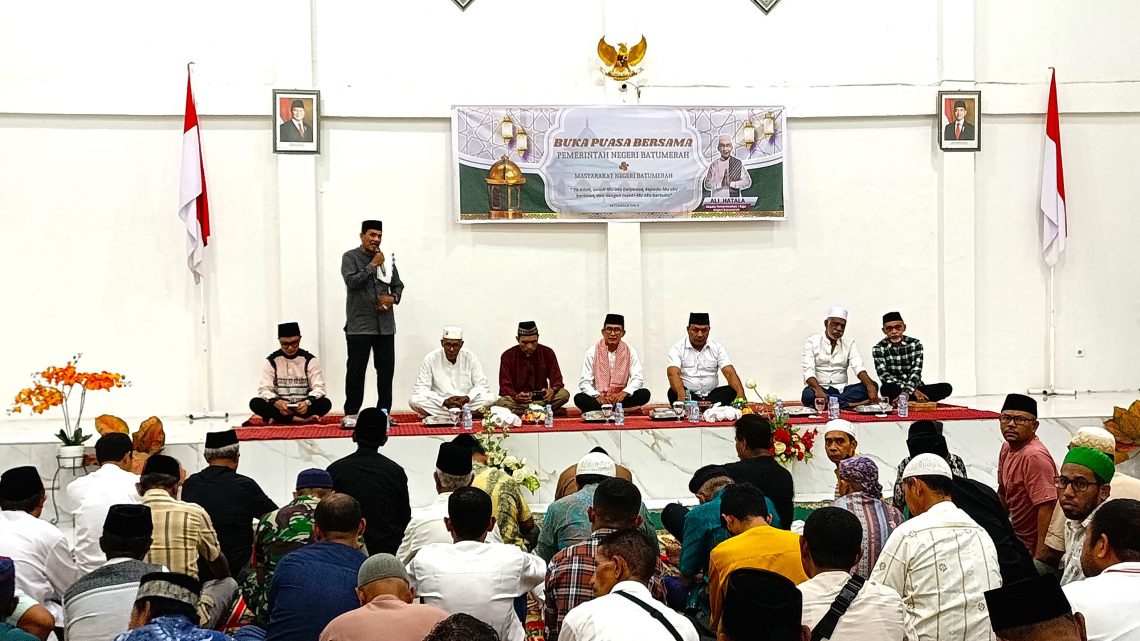 Wagub Maluku Hadiri Buka Puasa Bersama Masyarakat Negeri Batu Merah