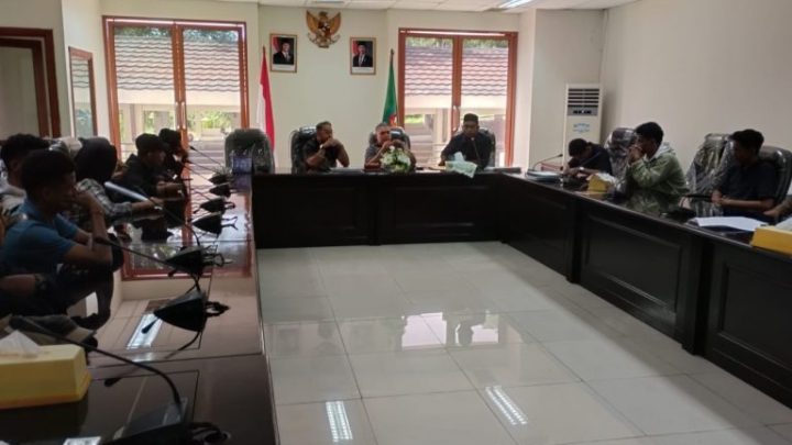 Mahasiswa Evav Tuntut Keadilan di Program Mudik Gratis 2025