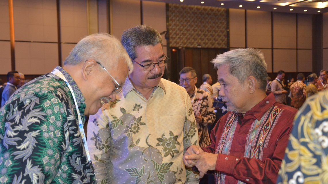 Gubmal Hadiri Acara Penandatanganan Perjanjian Komersil Kontrak Bagi Hasil Blok Migas Binaiya