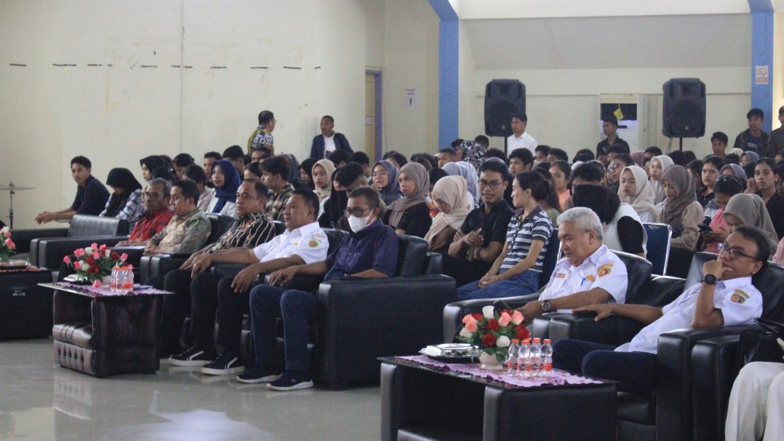 Jadi Narasumber di Seminar Pembangunan Daerah, Wagub Maluku Bahas Maluku Integrated Port