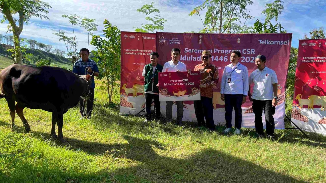 Telkomsel Bagikan Hewan Qurban pada Ratusan Titik Prioritas 