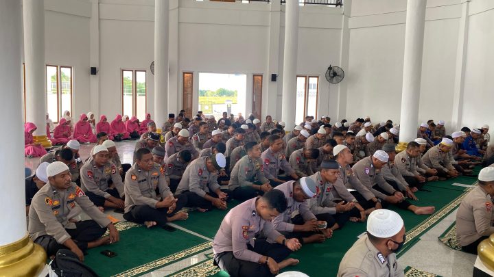 Polres Buru Gelar Doa dan Zikir Bersama Peringati Hari Bhayangkara ke-79