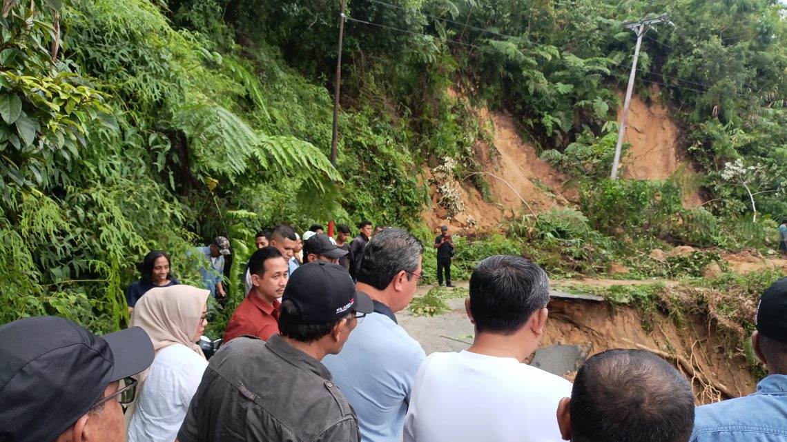Gubmal Tinjau Lokasi Bencana  di kota Ambon 