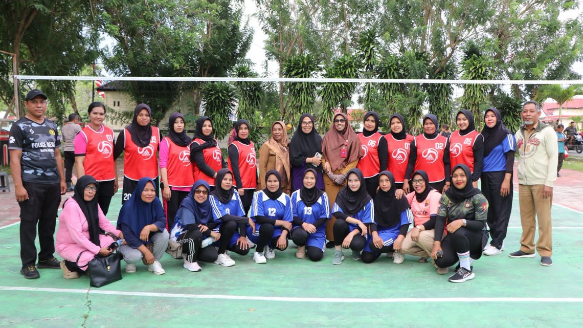 Pertandingan Bola Voli Putri Semarakkan Hari Bhayangkara ke-79 di Polres Buru