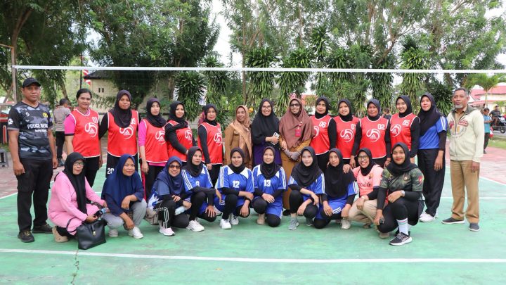 Pertandingan Bola Voli Putri Semarakkan Hari Bhayangkara ke-79 di Polres Buru
