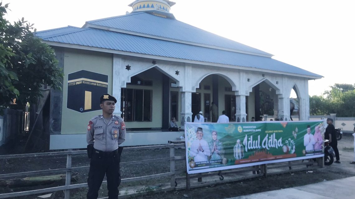 82 Personel Polres Buru Amankan Sholat Idul Adha 1446 H di Masjid-Masjid dalam Kota Namlea