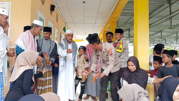 Bhabinkamtibmas Desa Pela Gelar Jumat Berbagi