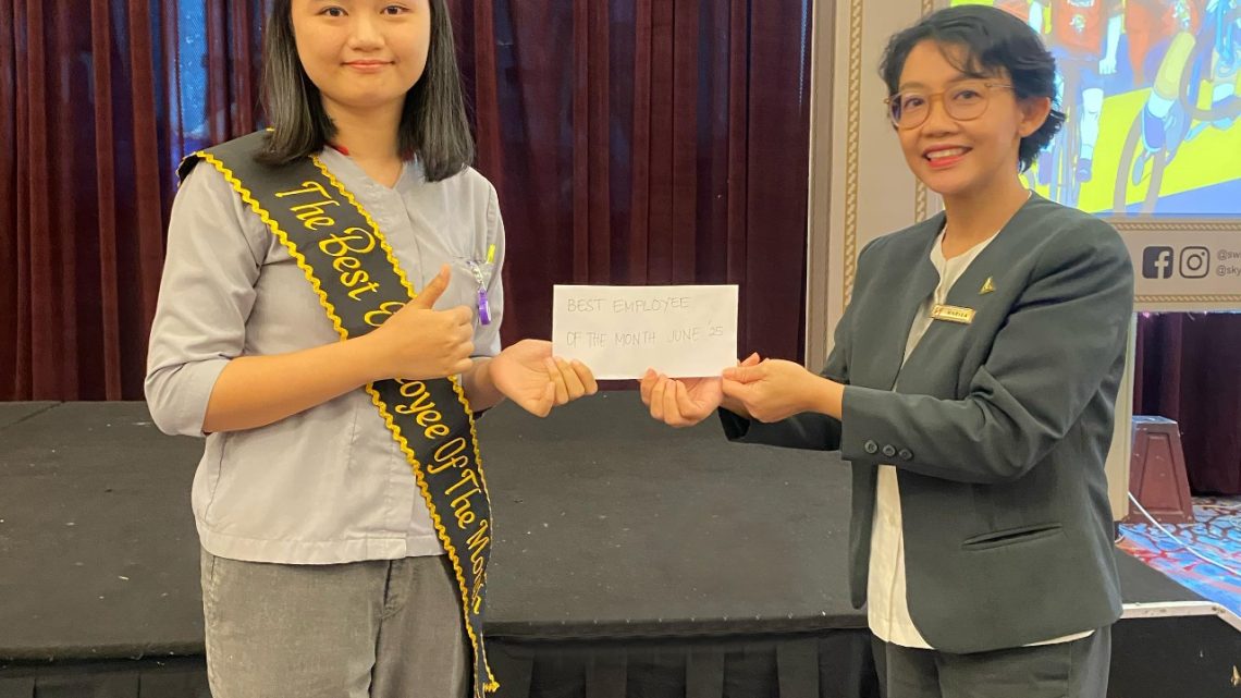 Apresiasi Kinerja Terbaik, Dua Karyawan Swiss-Belhotel Ambon Raih Predikat Best Employee of the Month