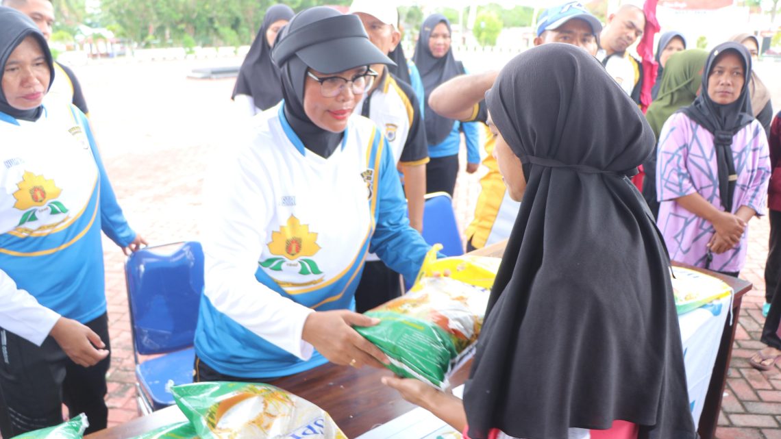 Polres Buru Gelar Olahraga Bersama dan Gerakan Pangan Murah 