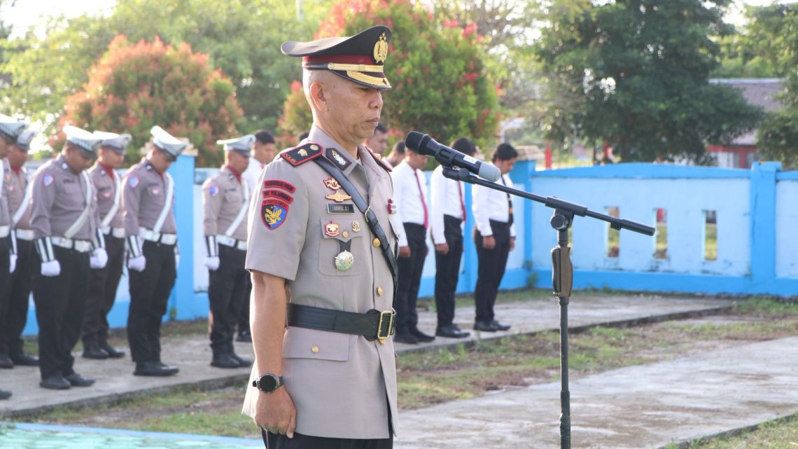 Waka Polres Buru Kompol H. Akmil Djapa Pimpin Upacara Ziarah Makam Peringati HUT Polwan ke-77