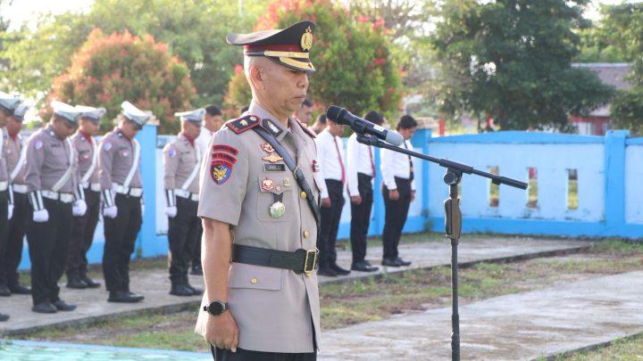 Waka Polres Buru Kompol H. Akmil Djapa Pimpin Upacara Ziarah Makam Peringati HUT Polwan ke-77