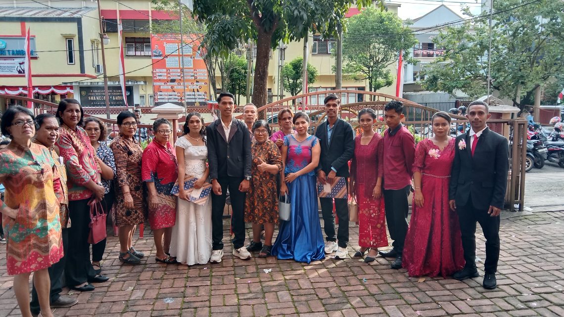 Delapan Pasangan Asal GPM Gatik Ikut Nikah Massal Pemkot Ambon