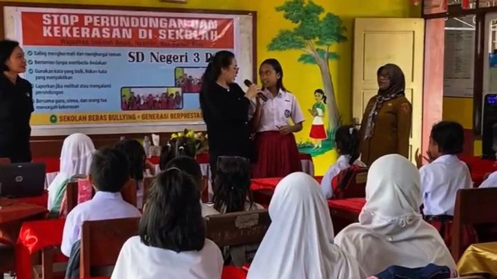Polda Maluku Kunjungi SD 3 Poka, Sekaligus Mengajak ‘Stop Perundungan dan Kekerasan di Sekolah’ 