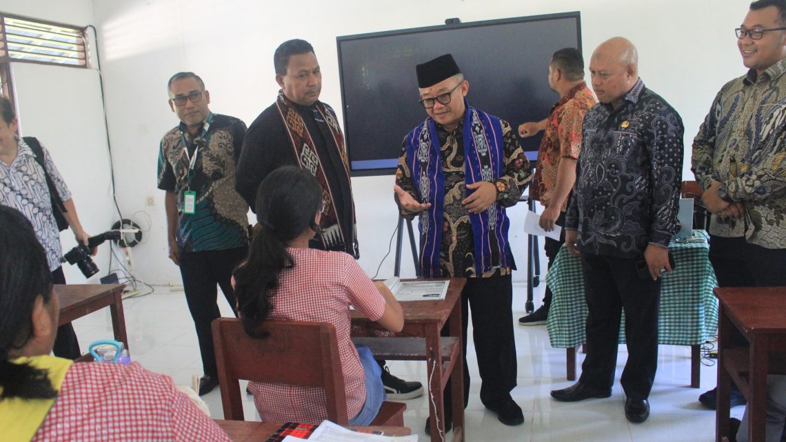 Wagub Maluku Dampingi Mendikdasmen RI Pantau 2 Sekolah di kawasan Wayame