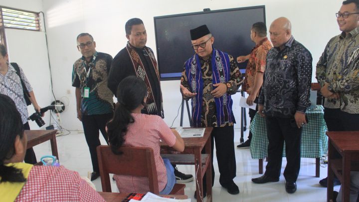 Wagub Maluku Dampingi Mendikdasmen RI Pantau 2 Sekolah di kawasan Wayame