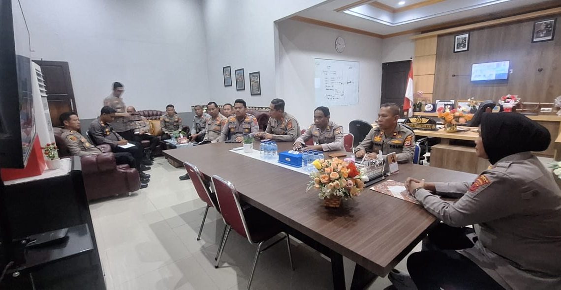 Kapolres Buru Pimpin Anev Gangguan Kamtibmas, Tekankan Peningkatan Kinerja dan Pelayanan Publik