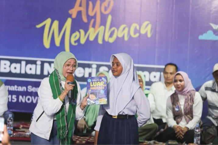 Jendela Dunia Kita Perkuat Literasi Anak Pelosok, Rustini Sambangi Seram Utara Barat