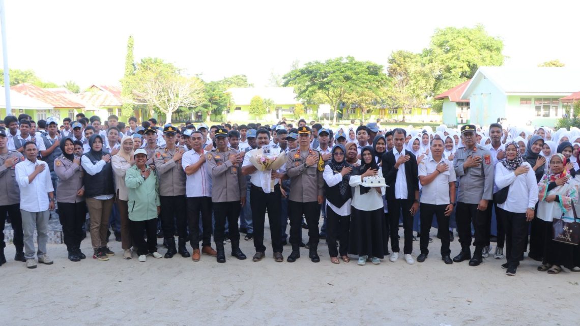 Polres Buru Sambangi SMAN 1 Beri Penghormatan Bagi Guru