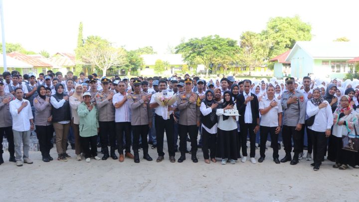 Polres Buru Sambangi SMAN 1 Beri Penghormatan Bagi Guru