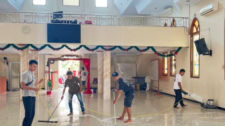 FKK Hotel Santika Premiere Ambon Gelar Bhakti Sosial Bersihkan Gereja GPSDI