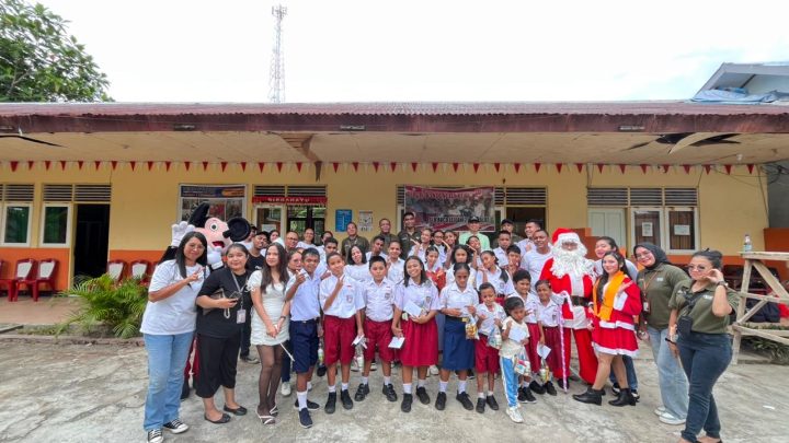 Hotel Santika  Premiere  AMBON dan Santa Berbagi Dengan SLB Leleani
