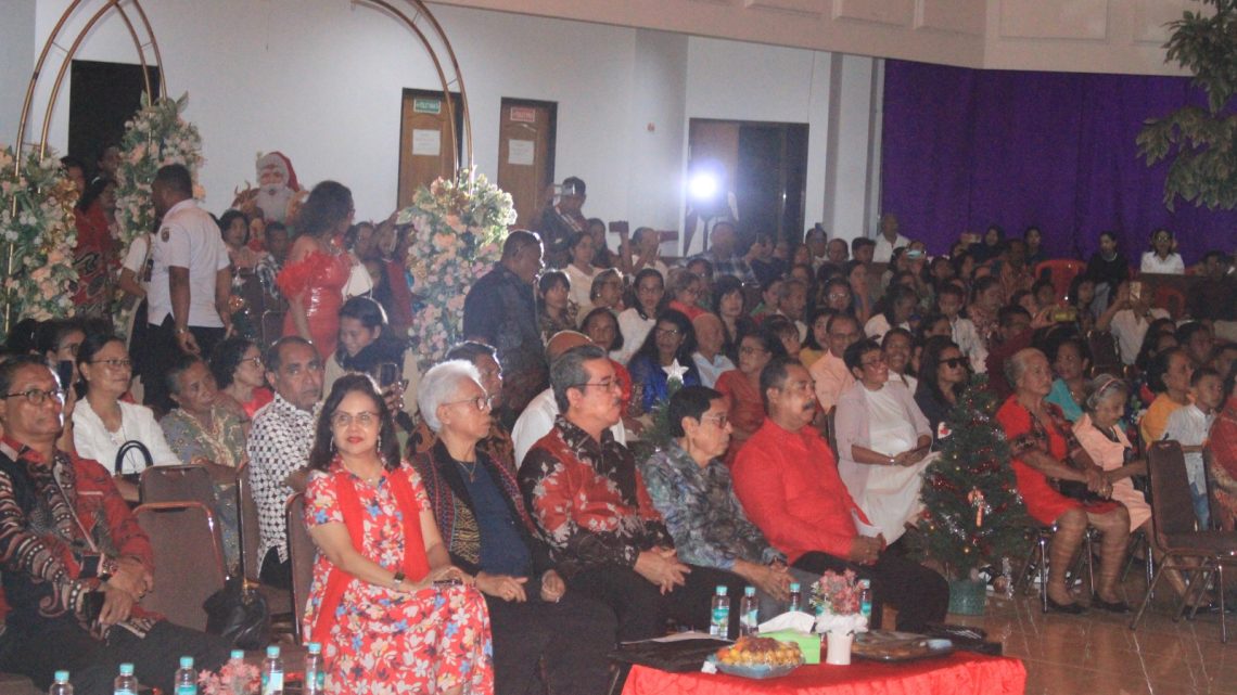 Gubernur Hadiri Perayaan Natal Keluarga Besar Nusahulawanno