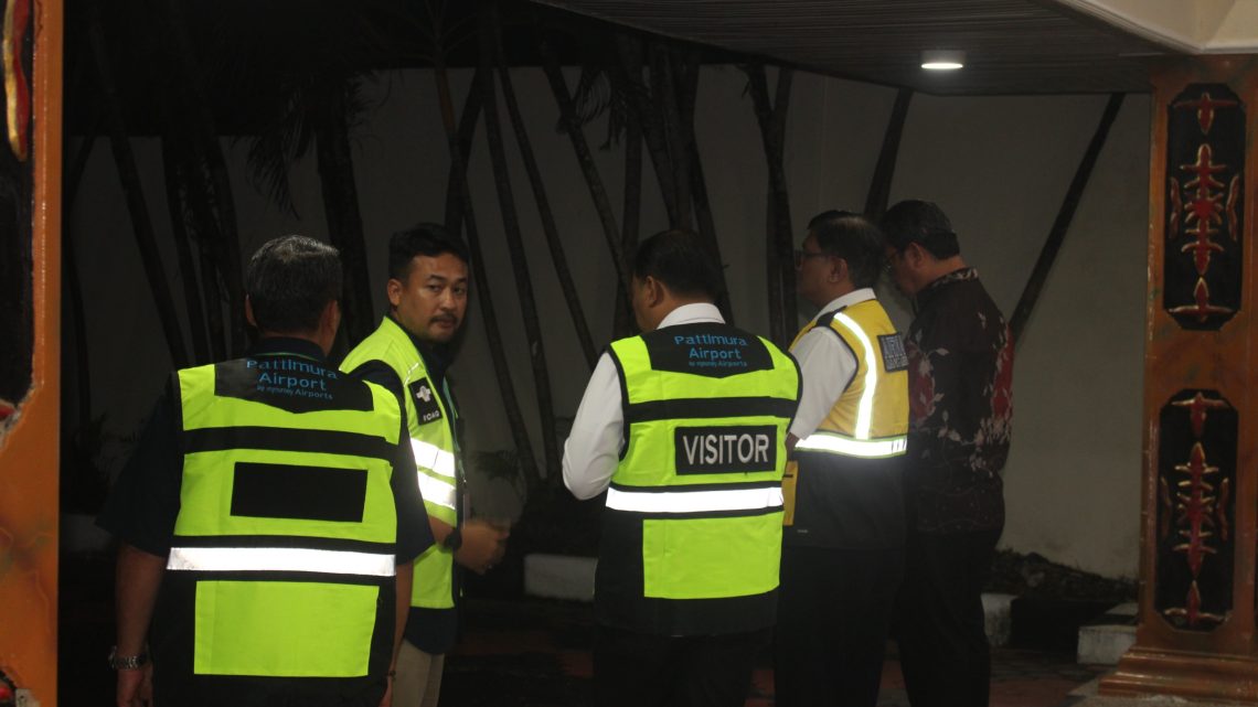 Gubernur Maluku Sambut Kedatangan Menteri Perhubungan RI di Bandara Pattimura