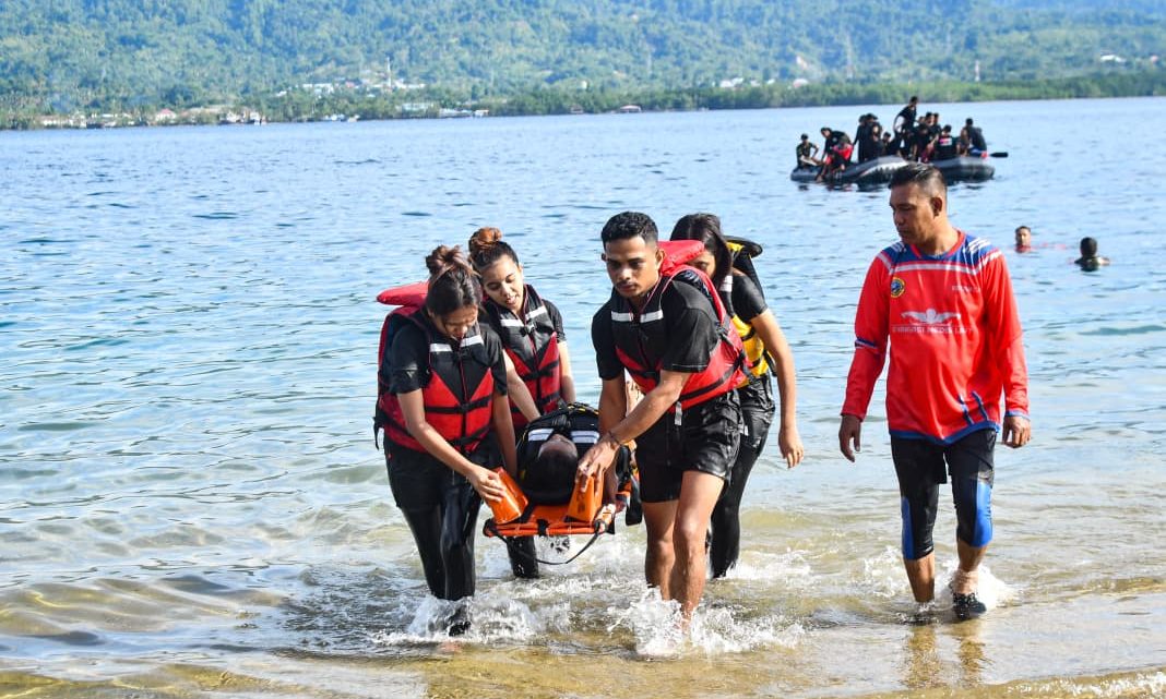 Kodaeral IX Beri Pelatihan Evakuasi Medis Laut bagi 52 Mahasiswa STIKes Pasapua Ambon