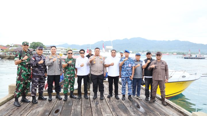 Wakapolda Maluku Hadiri Bakti Kesehatan dan Sosial di Pulau Haruku