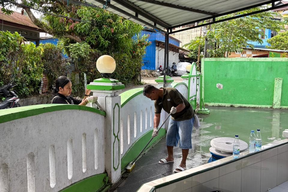 FKK Hotel Santika Premiere Ambon di Masjid As-Syukur