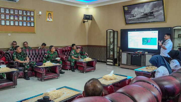 Dukung Tertib Tata Kelola Ruang Laut, Komandan Kodaeral IX Terima Paparan Survey PKKPRL dari KKP