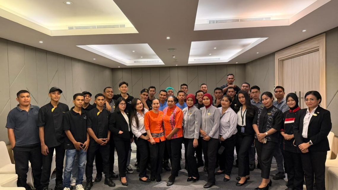 Hotel Santika Premiere  Ambon Gelar Pelatihan Foto Smartphone untuk Karyawan 