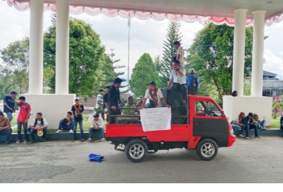 Aliansi Mahasiswa Pulau Buru, Duduki Rumah Rakyat Karpan