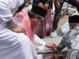 Gubernur Maluku Canangkan Pemasangan Atap Masjid Quba Al-Bayan Seith